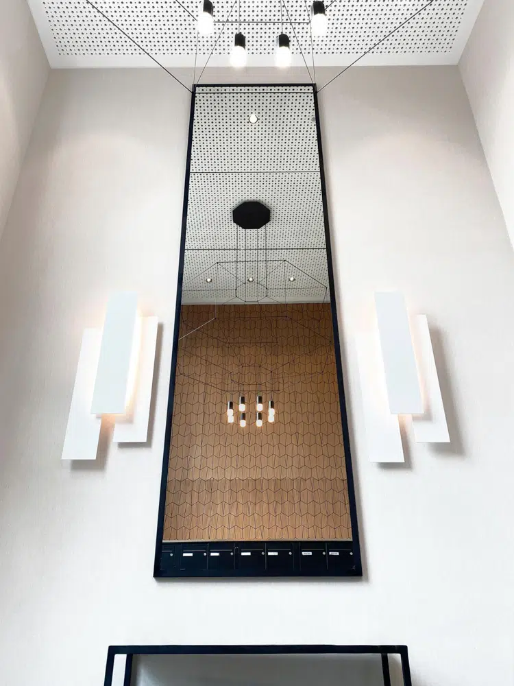 Modern black and wood entrance hall designed by Interface design for a promoter