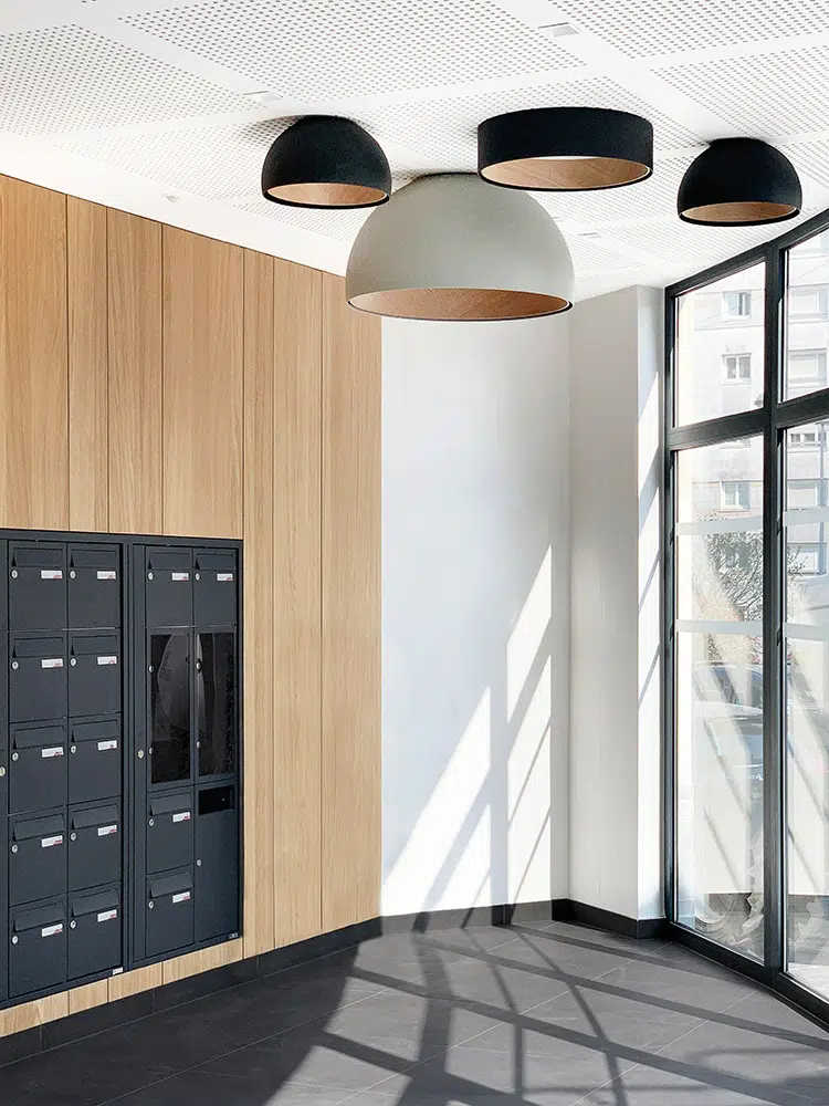 Modern anthracite wood entrance hall designed by Interface design for a promoter
